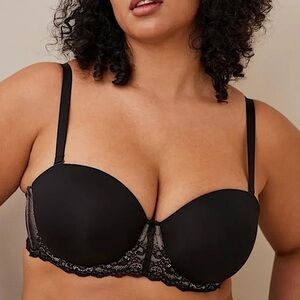Torrid Curve Lace Adjustable Strapless Bra Lightly Lined 50DDD / 50F